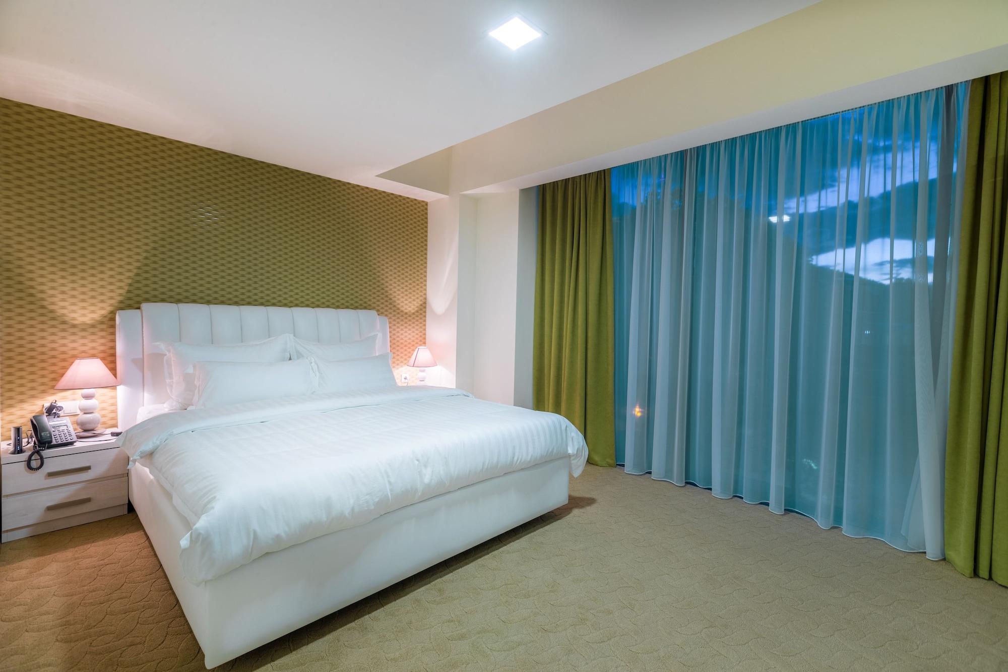 Pirimze Plaza Hotel Tbiliszi Kültér fotó