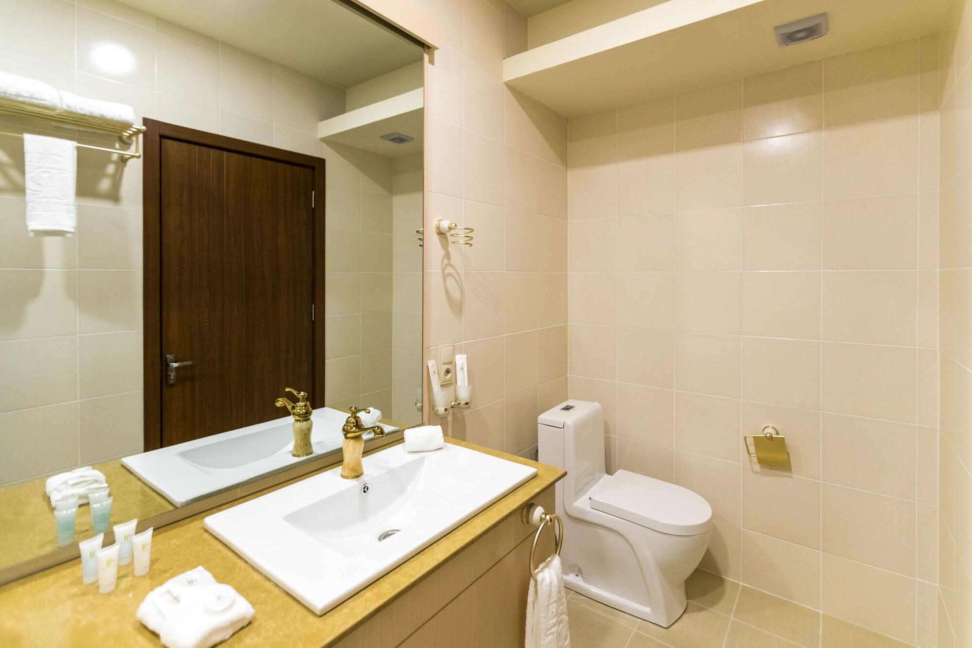 Pirimze Plaza Hotel Tbiliszi Kültér fotó