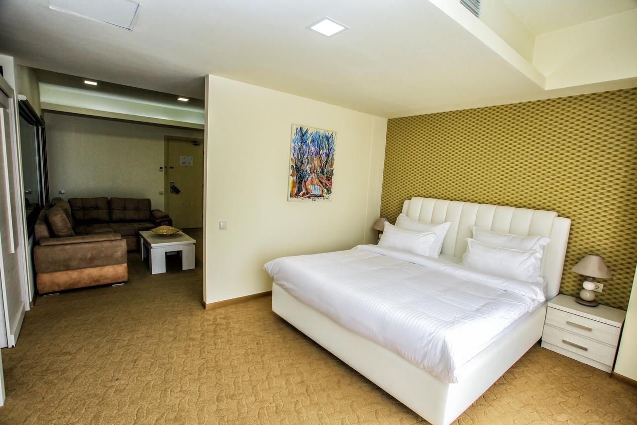 Pirimze Plaza Hotel Tbiliszi Kültér fotó