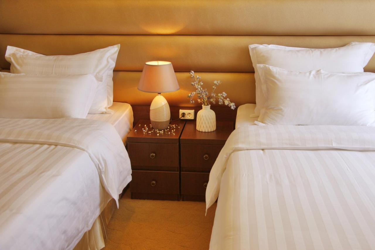 Pirimze Plaza Hotel Tbiliszi Kültér fotó