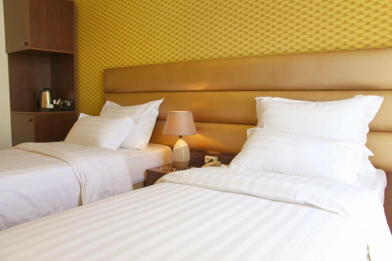 Pirimze Plaza Hotel Tbiliszi Kültér fotó